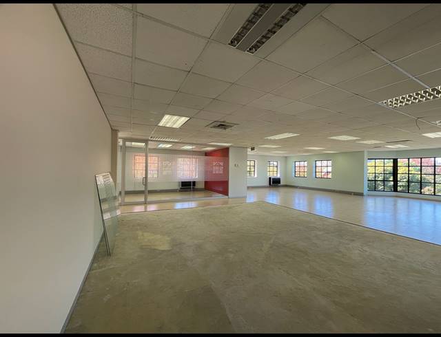 224.60M² OFFICE TO LET IN LYME PARK